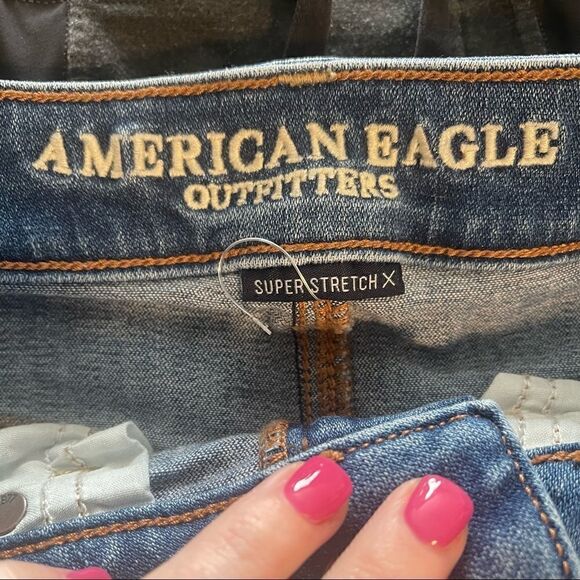 American Eagle Outfitters- Distressed Frayed Hem Mini Denim Skirt, Size 6 - Picture 4 of 10